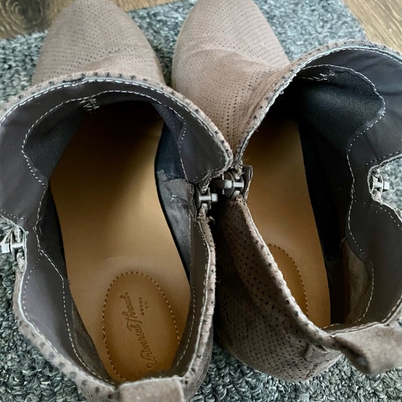 Universal Thread Booties - Picture 3 of 5